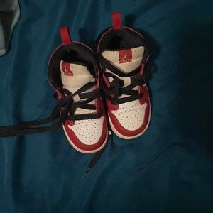 Toddler size 8 air Jordan 1’s red